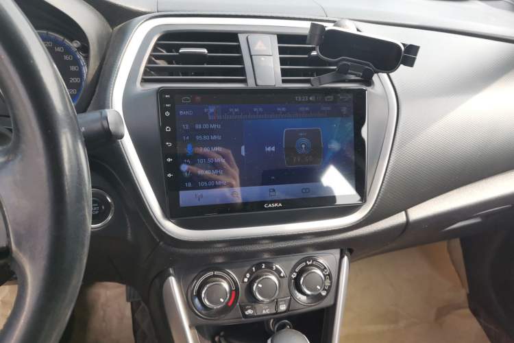 Used Suzuki S-Cross 2015 1.6L CVT Two-Wheel Drive Entry-Level Trim
