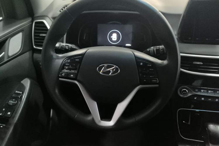 Used Hyundai Tucson 2019 280TGDi Dual-Clutch Two-Wheel Drive Smart Connect Version China V Standard Steering Wheel