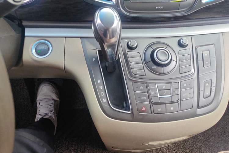 Used Buick GL8 2013 2.4L CT Luxury Business Comfort Edition
