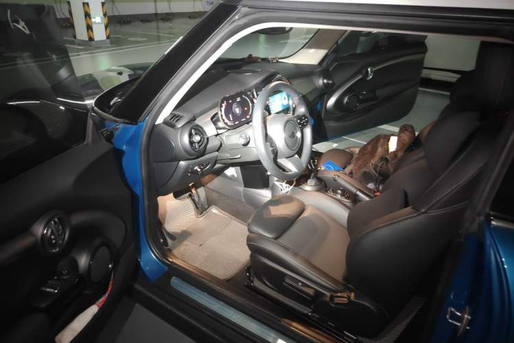 Used MINI 2022 1.5T COOPER Classic Edition