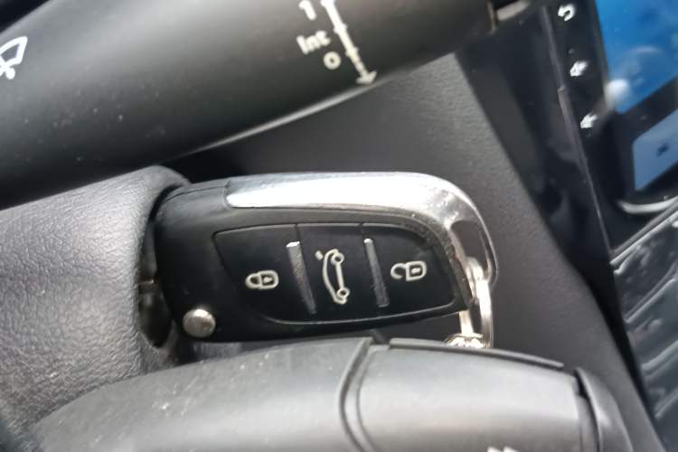 Used Peugeot 3008 2015 2.0L Automatic Classic Edition Vehicle Key