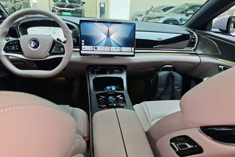 Used BYD Han 2025 DM-i Intelligent Driving Edition 125KM LiDAR Flagship Model
