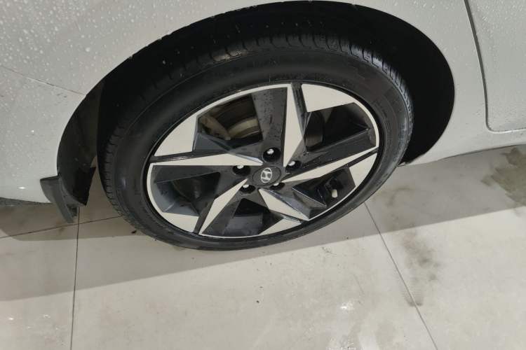Used Hyundai Elantra 2022 240TGDi DCT LUX Prestige Edition Right Rear Wheel Hub