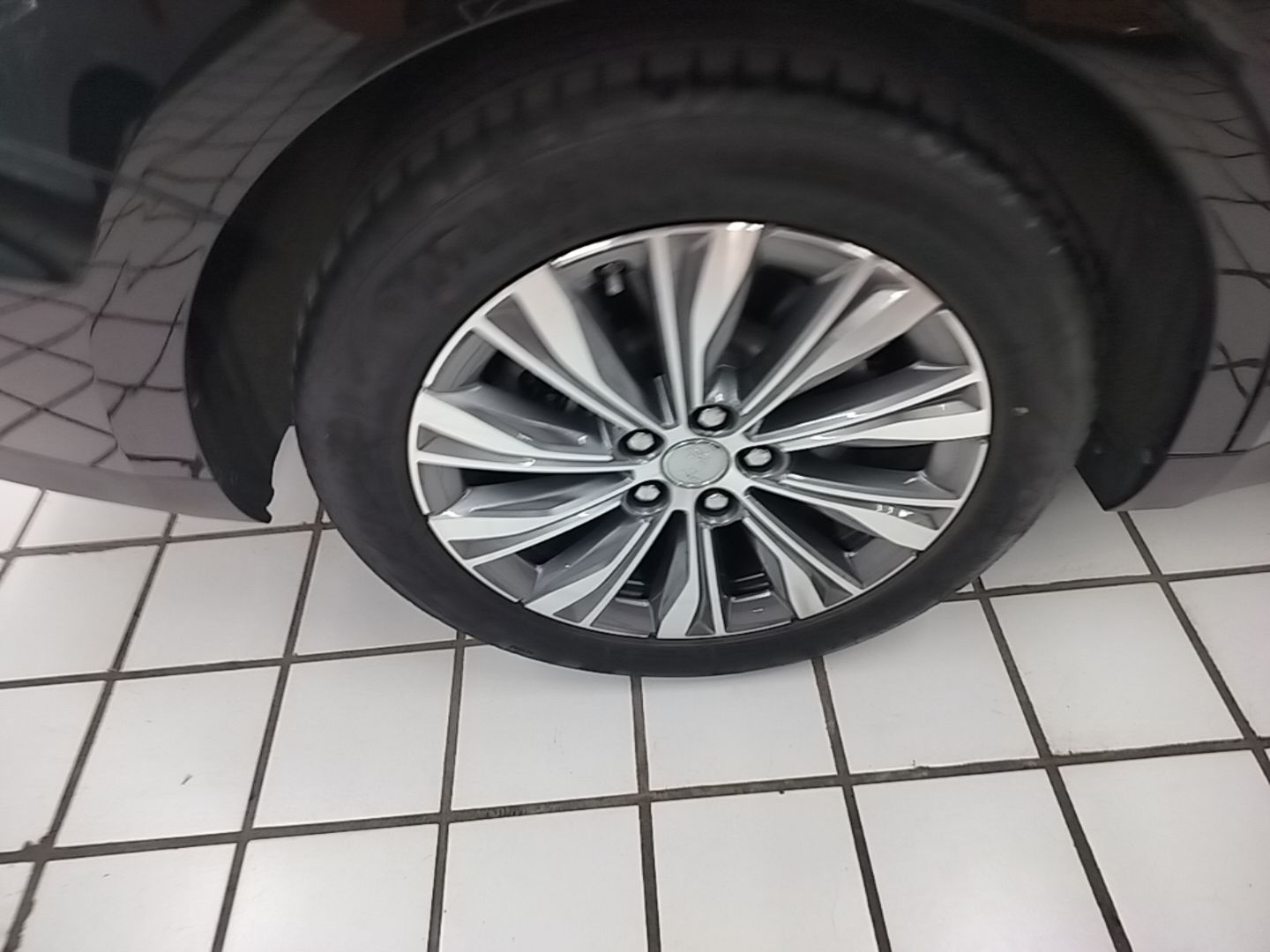 Hongqi E-QM5 2024 500km Range Edition — снимка 11