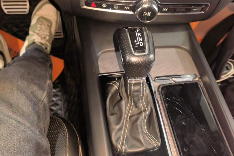 Used Volvo XC60 2019 T5 4x4 Smart & Dynamic Sport Edition China VI Standard