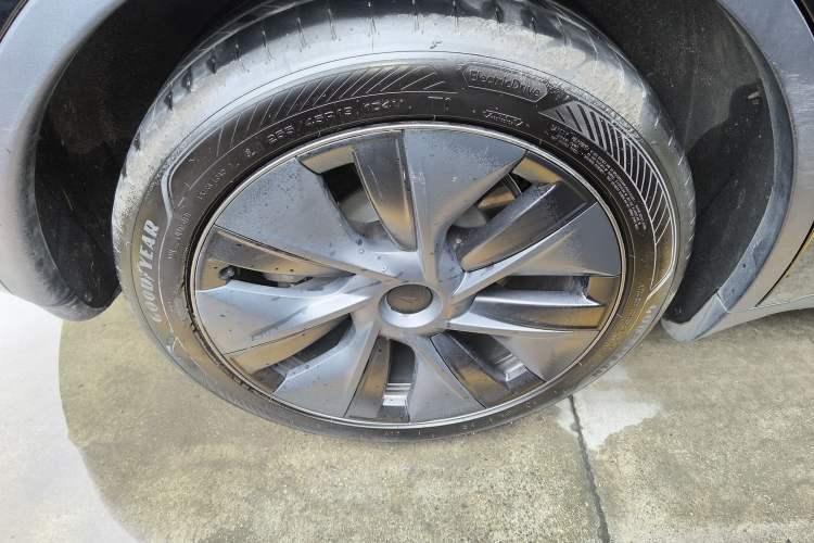 Used Tesla Model Y 2024 Rear-Wheel-Drive Version Right Rear Wheel Hub