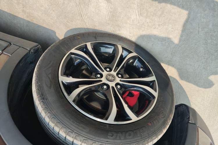 Used FAW Senya R7 2016 1.6L Automatic Prestige Model Left Front Wheel Hub