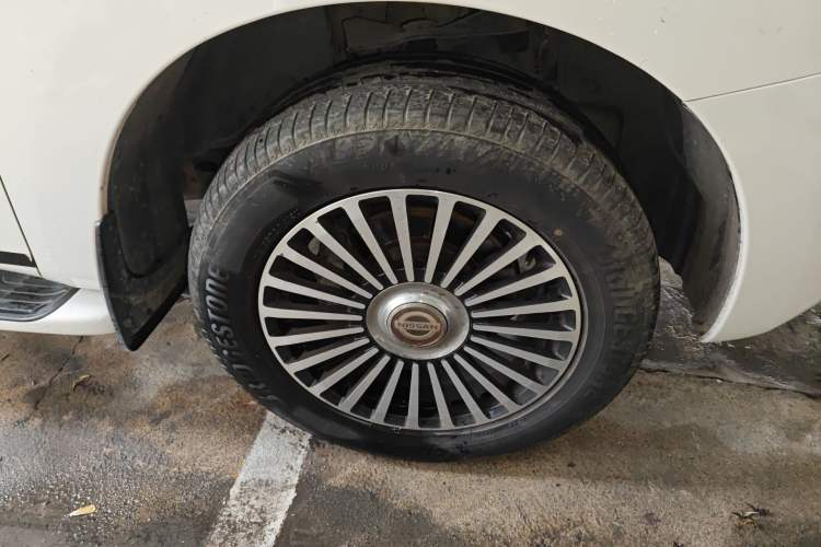 Used Nissan Patrol 2012 5.6L V8 Flagship Edition Right Front Wheel Hub