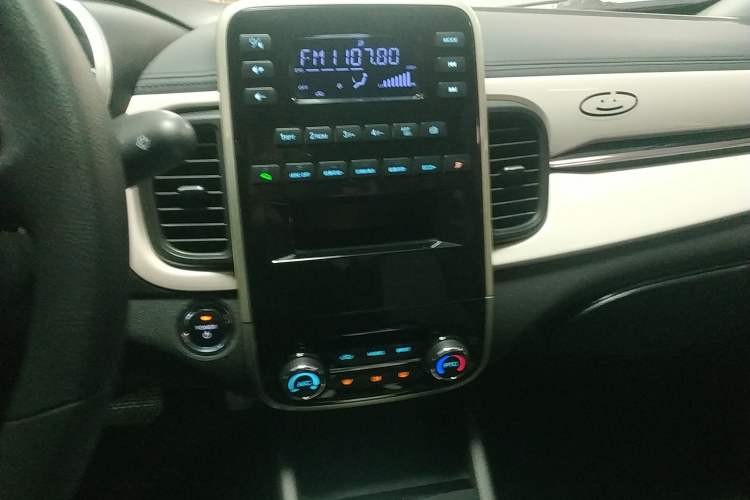 Used Chery New Energy Little Ant 2021 200 000-Yuan Ant Fan Edition Energetic Version NMC Lithium Battery 301 km