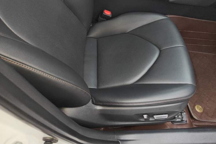 Used Toyota Camry 2023 2.0G Luxury Edition
