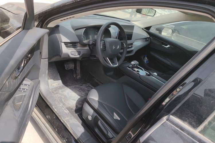 Used Hongqi E-QM5 2022 431 km Charge & Enjoy Edition Driver Seat