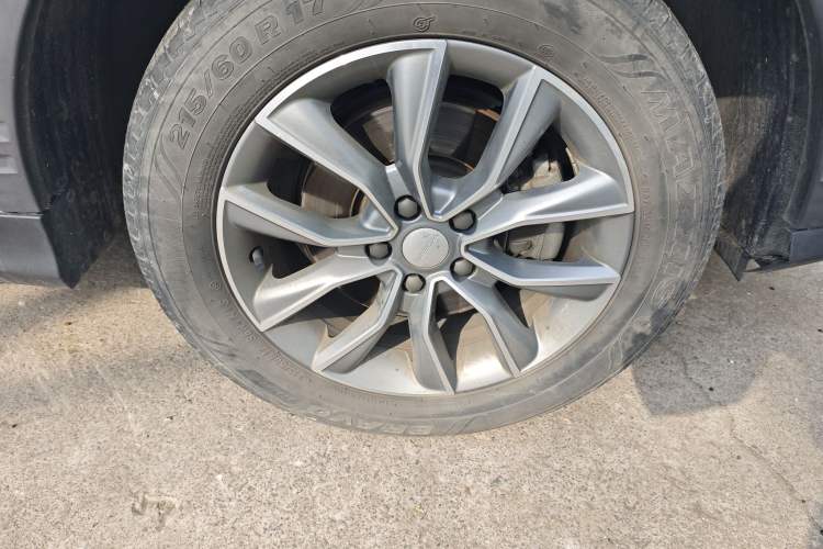 Used Roewe RX5 2022 330TGI Automatic National Style Edition Right Front Wheel Hub