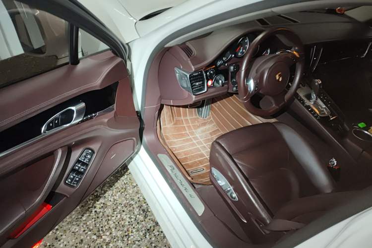 Used Porsche Panamera 
