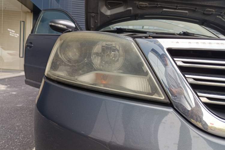 Used Volkswagen Passat 2009 1.8T Manual Luxury Model Right Front Headlight