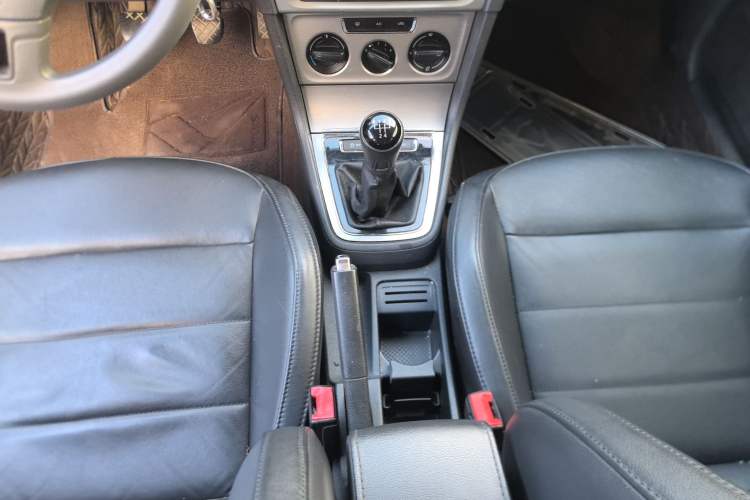 Used Volkswagen Lavida 2013 Restyled Classic 1.6L Manual Comfort Edition Gear Lever