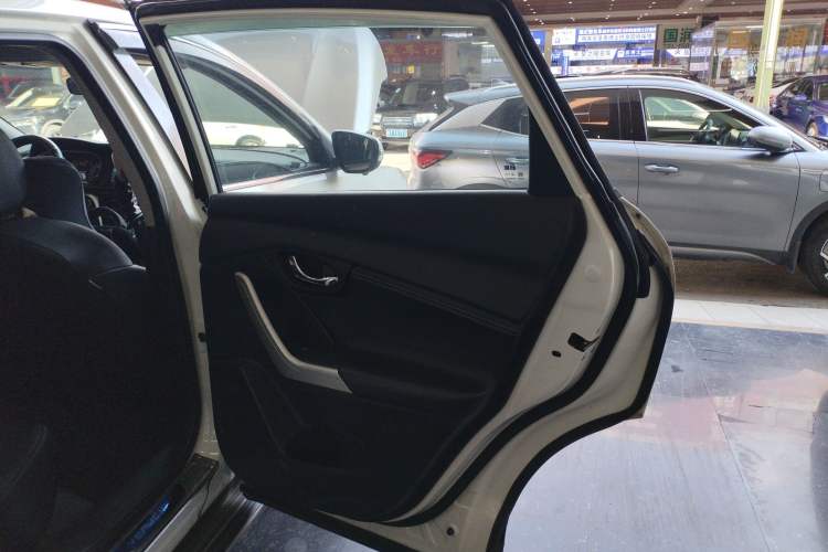 Used Venucia T90 2018 2.0L CVT Smart Connect Luxury Edition China V Standard

