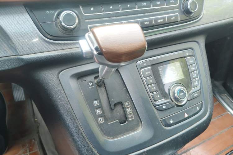 Used SAIC MAXUS G10 2014 2.0T Automatic Executive Edition
