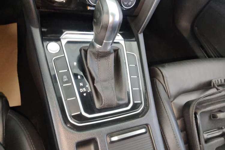 Used Volkswagen Magotan 2019 330TSI DSG Leading Edition China V Standard Gear Lever