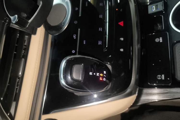 Used Buick GL8 2023 Facelifted Land Cruiser Executive Luxury Version