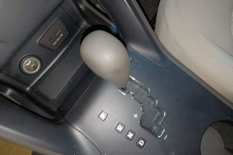 Used Hyundai ix35 2013 2.0L Automatic Two-Wheel Drive Comfort GL China V Standard Gear Lever