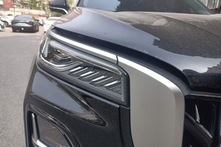 Used Hongqi HS5 2025 2.0T Two-Wheel Drive Flagship Pro Edition Right Front Headlight