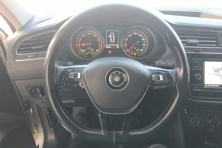 Used Volkswagen Tiguan L 2021 280TSI Automatic Two-Wheel Drive Comfort Edition – Low-Trim Version
