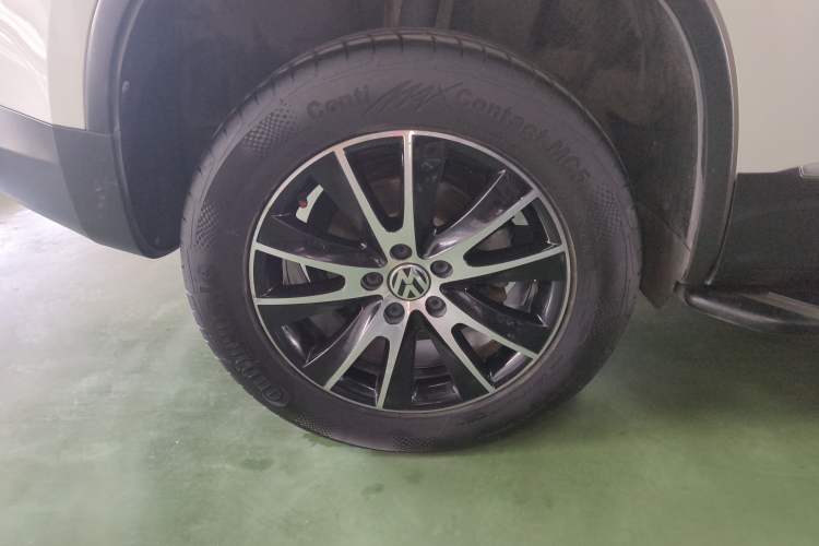 Used Volkswagen Tiguan 2015 1.8TSI Automatic Two-Wheel Drive Luxury Model Exterior 5