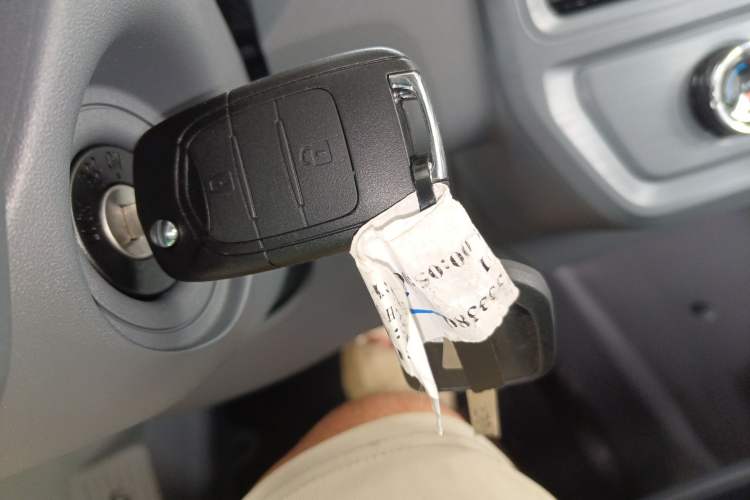 Used Wuling Yangguang 2024 300KM Comfort Version Passenger Van 75kW