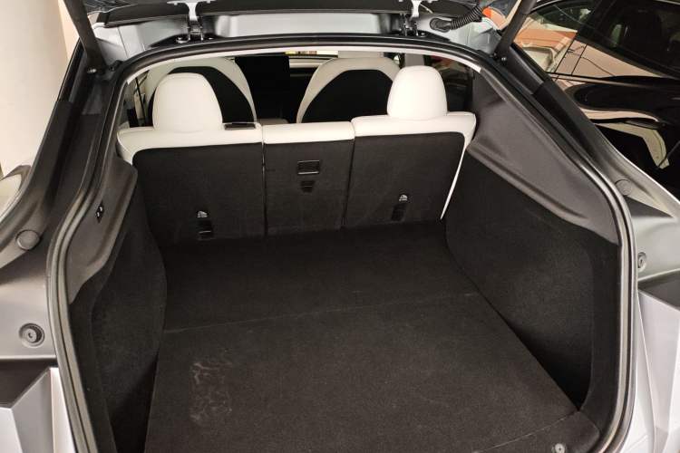 Used Tesla Model Y 2025 Rear-Wheel-Drive Version