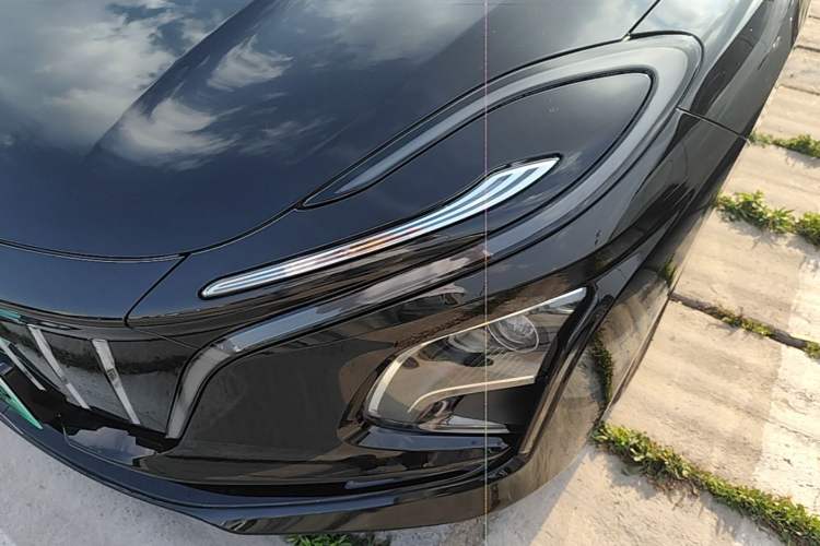 Used Hongqi E-QM5 2022 431 km Charge & Enjoy Edition
