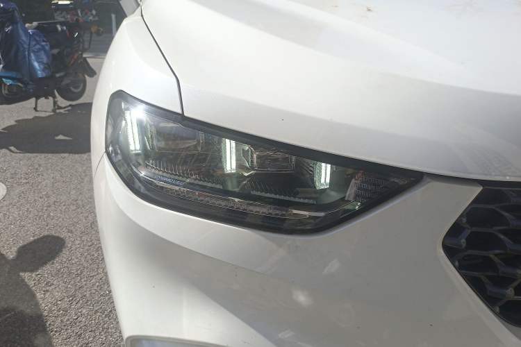 Used Wey VV5 2020 1.5T Two-Wheel Drive Color Pioneer
