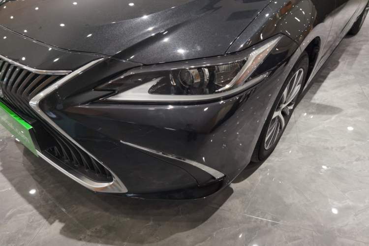 Used Lexus ES 2020 300h Premier Edition