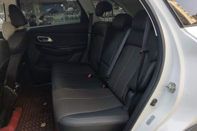 Used CHANGAN OSHAN X7 PLUS 2022 1.5T Blue Whale Edition Automatic Geeker Navigation Model Left Rear Seat