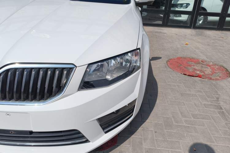 Used Skoda Octavia 2017 Classic Model 1.6L Manual Comfort Edition
