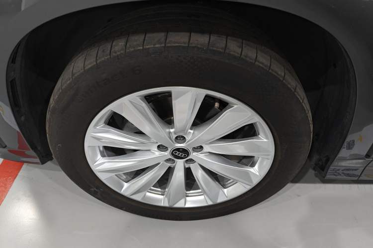 Used Audi Q6 2024 45 TFSI quattro Qiyun Edition Yulin Package 6 seats Left Front Wheel Hub