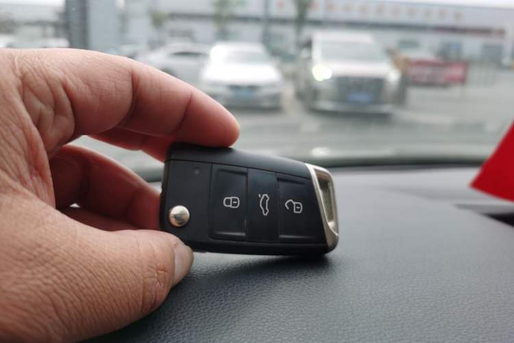 Used Volkswagen Tiguan L 2020 330TSI Automatic Two-Wheel Drive Smart Luxury Edition China VI Standard
