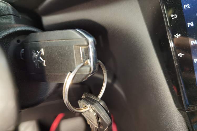 Used Peugeot 3008 2015 2.0L Automatic Trend Edition Vehicle Key