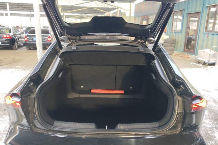 Used Changan UNI-V 2022 1.5T Prestige Version
