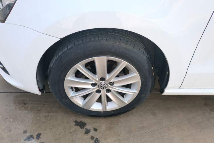 Used Volkswagen Polo 2014 1.6L Automatic Comfort Edition Left Front Wheel Hub