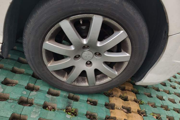 Used Peugeot 308 2014 Enjoy Edition Classic 1.6L Manual YouShang Model Right Front Wheel Hub