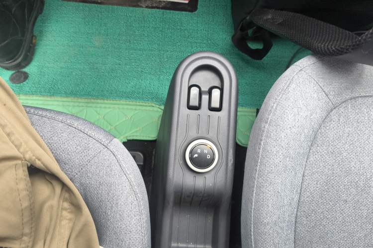 Used Wuling Hongguang MINIEV 2021 Macaron Fashion Edition Lithium-Ion Battery Gear Lever