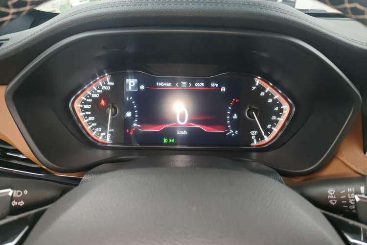 Used SAIC MAXUS D90 Pro 2020 2.0T Gasoline 4x4 Luxury Edition 6 Seats