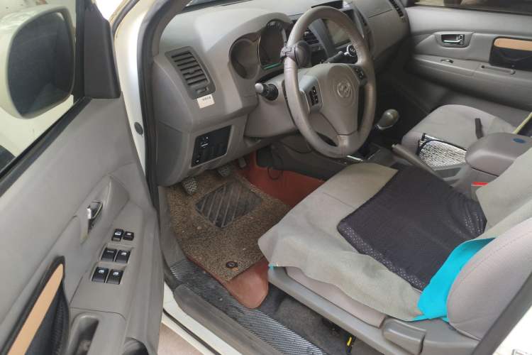 Used Huanghai Xianglong 2016 2.4L Entry-Level Van Gasoline Two-Wheel Drive Ultimate Edition 4G69S4N Driver Seat