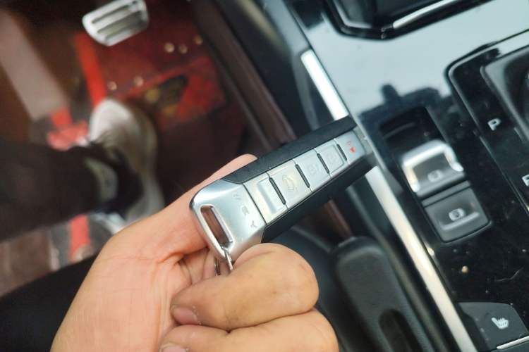 Used Wey VV7 2017 2.0T Flagship Model Vehicle Key