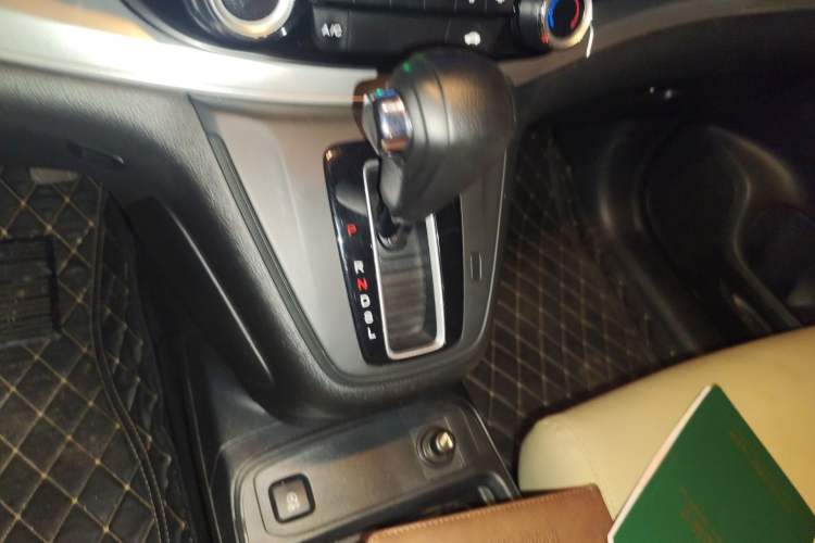 Used Honda CR-V 2016 2.0L two-wheel drive Urban Edition Gear Lever