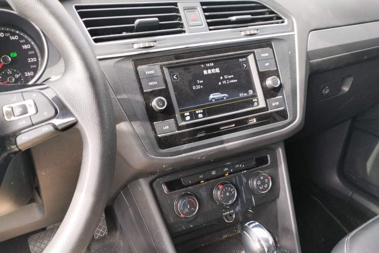 Used Volkswagen Tiguan L 2019 330TSI Automatic Two-Wheel Drive Luxury Edition China V Standard Audio And AC Panel