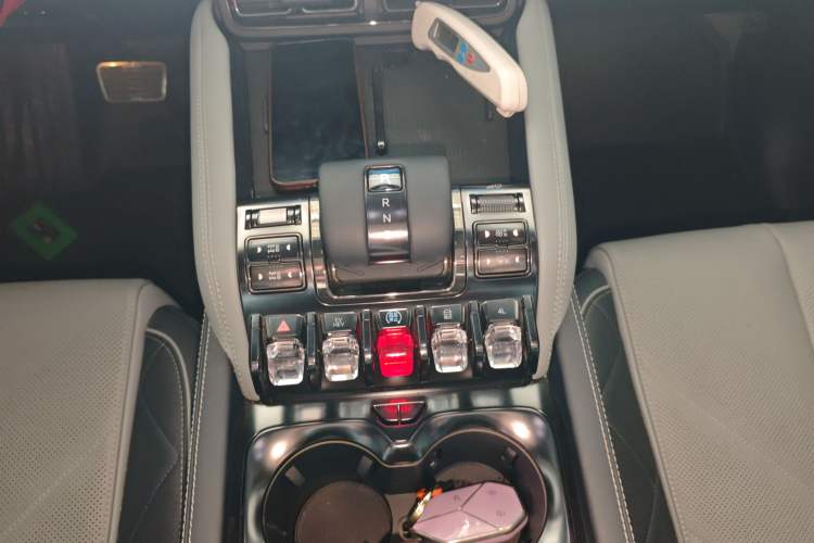 Used Formula Leopard 5 2023 Navigator Edition Gear Lever