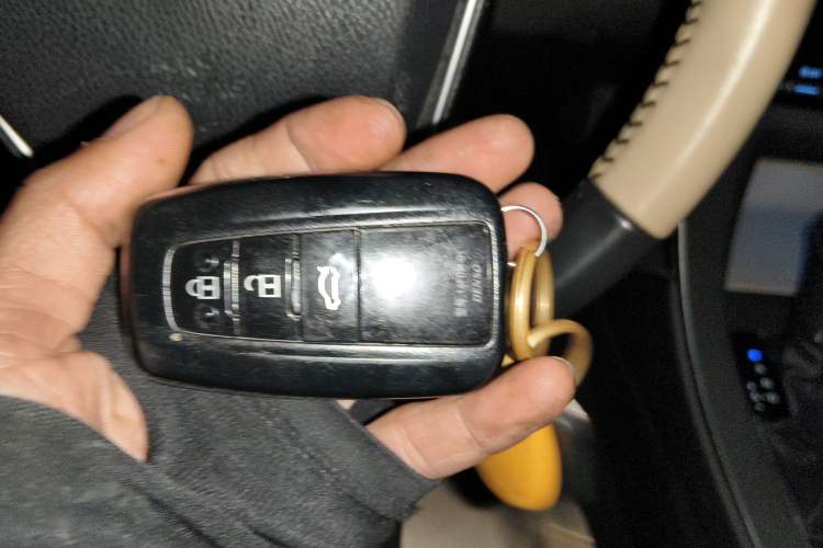 Used Toyota Avalon 2019 Dual-Engine 2.5L Luxury Edition China VI Standard