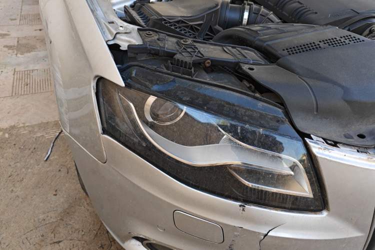 Used Audi A4L 2012 2.0 TFSI automatic standard version Right Front Headlight
