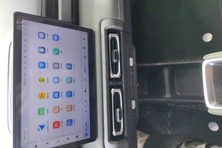 Used Baojun Spark EUV 2025 Smart Luxury Edition 5 Seats Audio And AC Panel